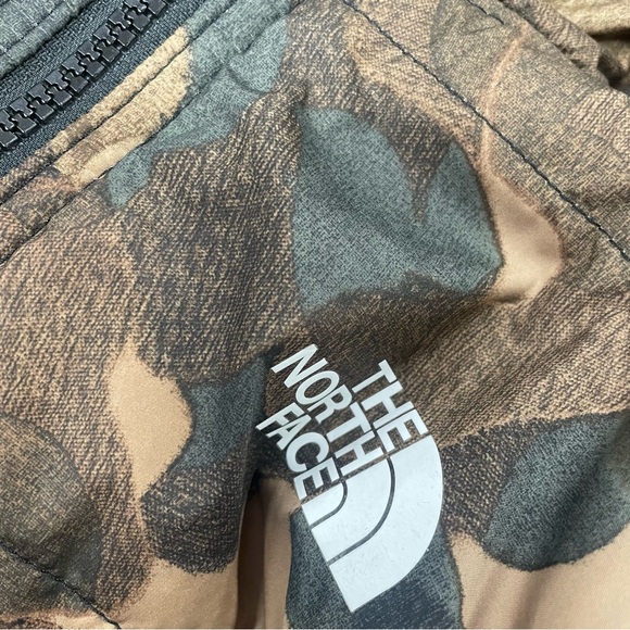 The North Face Kids' RVR Mt Chimbo Jacket Reversible Utility Brown Camo Size 6 - Picture 14 of 15